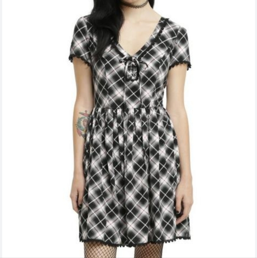 Hot Topic Black & White Lace-Up Plaid Dress XL